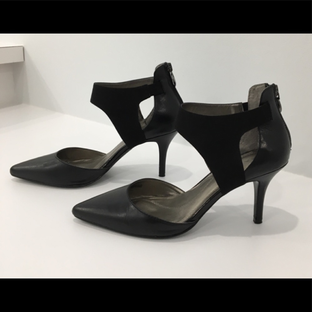 TAHARI CORRY Black Pumps